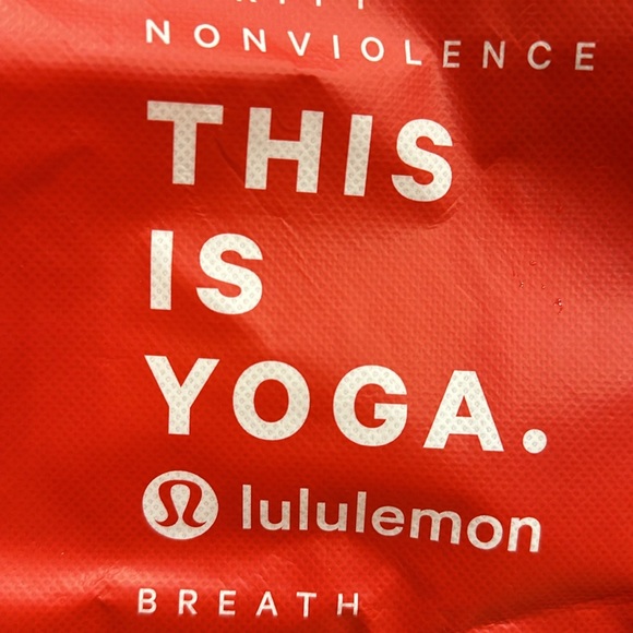 NEW LULULEMON REUSABLE THIS IS YOGA TOTE BAG WITH BLACK HANDLES AND SNAP CLOSURE - Picture 4 of 10